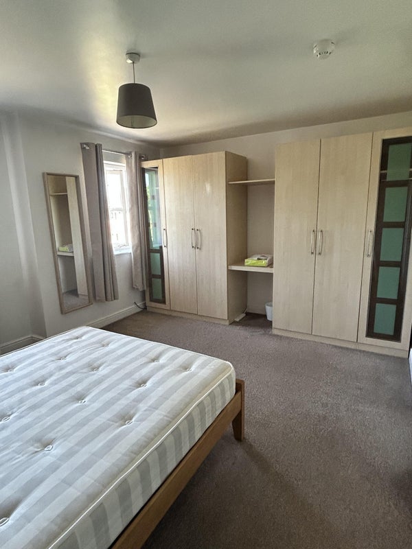 Room Rookes Crescent in Chelmsford