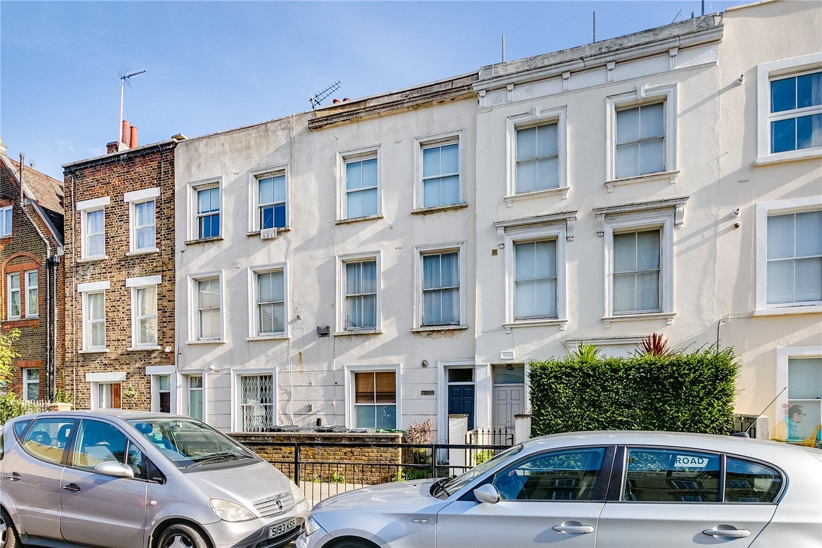 Flat Grafton Road in Greater London