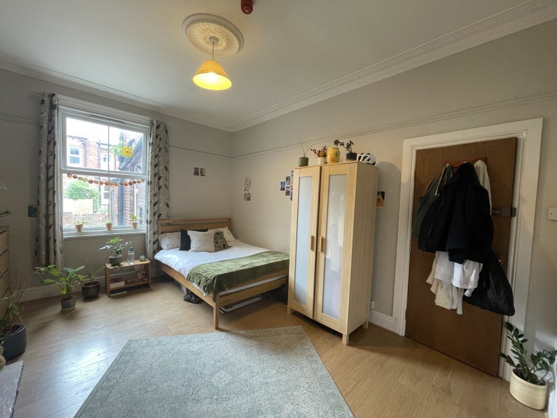 Room Back Rochester Terrace in Leeds