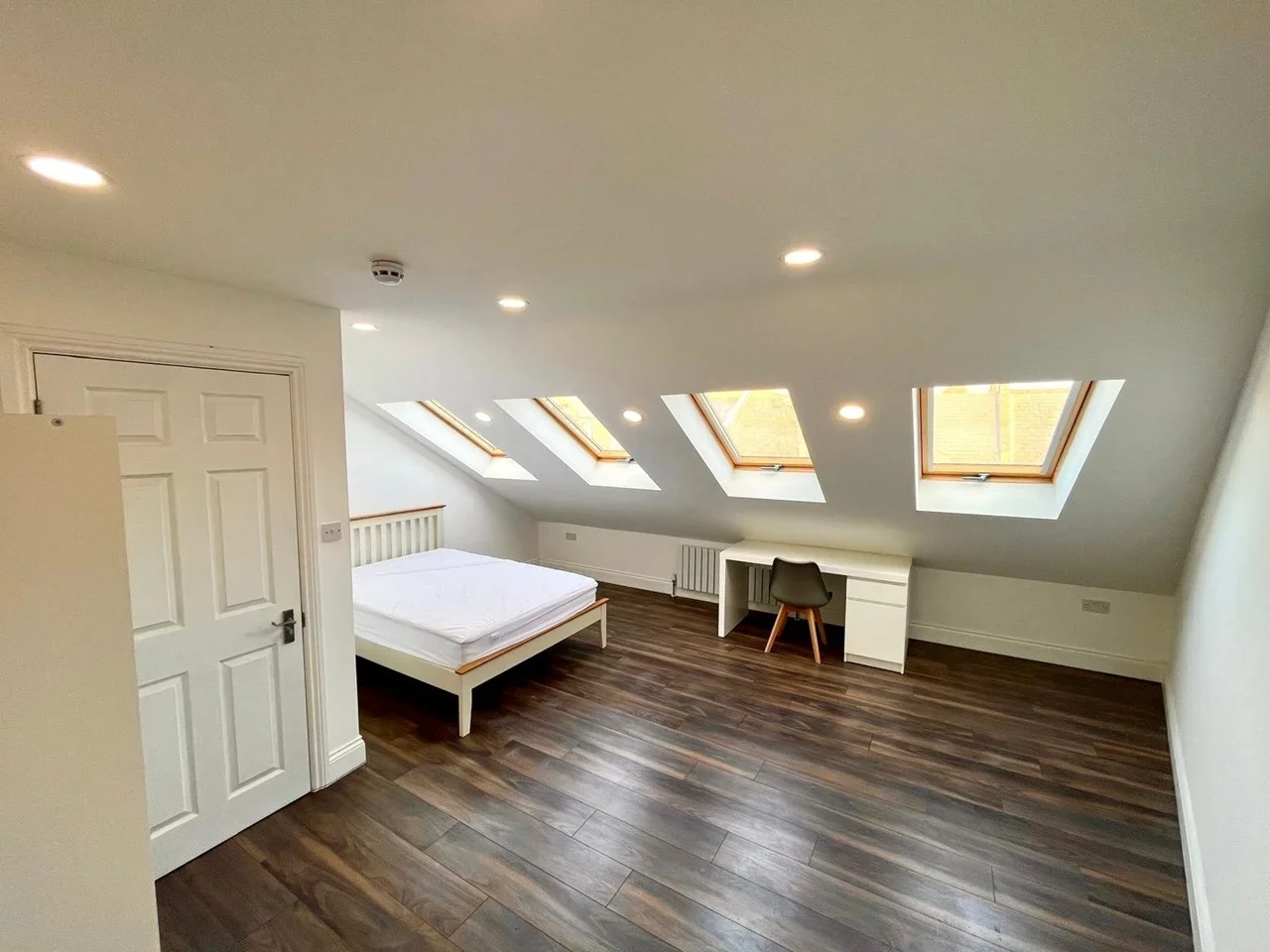 Room Herndon Road in Greater London