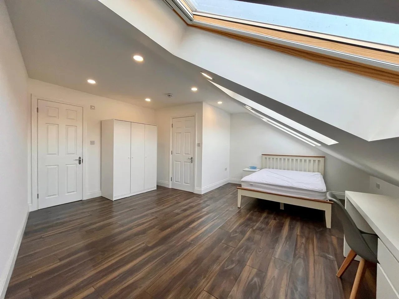 Room Herndon Road in Greater London