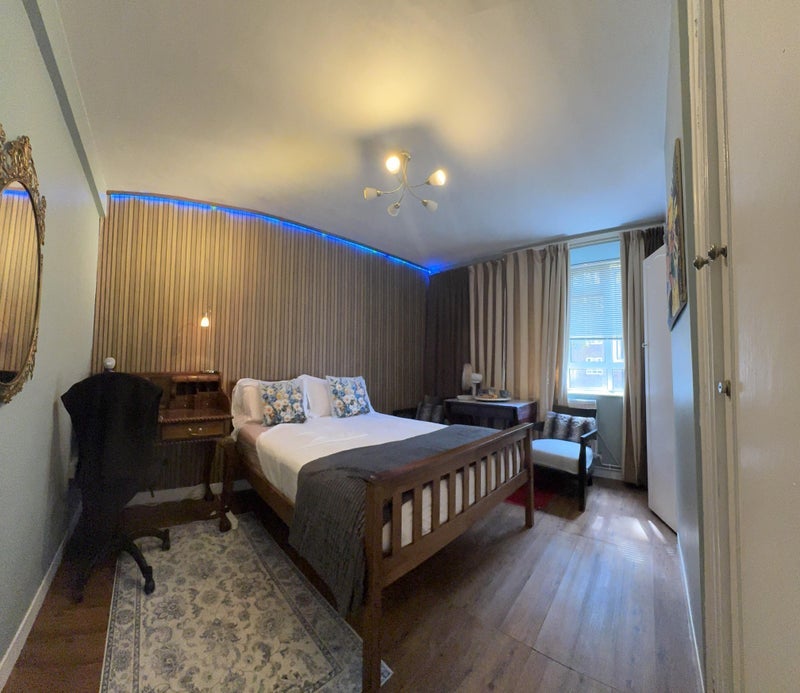 Room Australia Road in Greater London