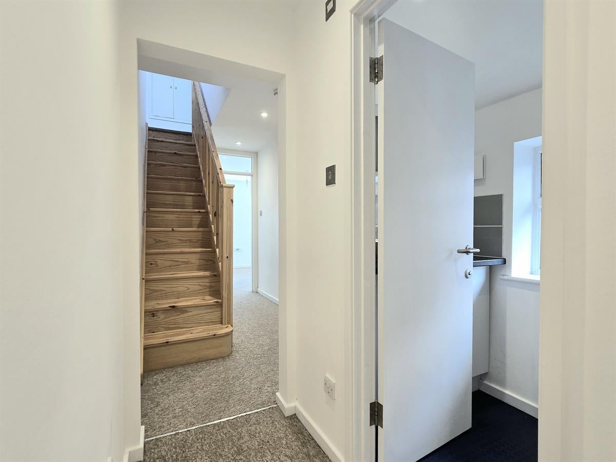 Flat Victoria Road in Rushmoor