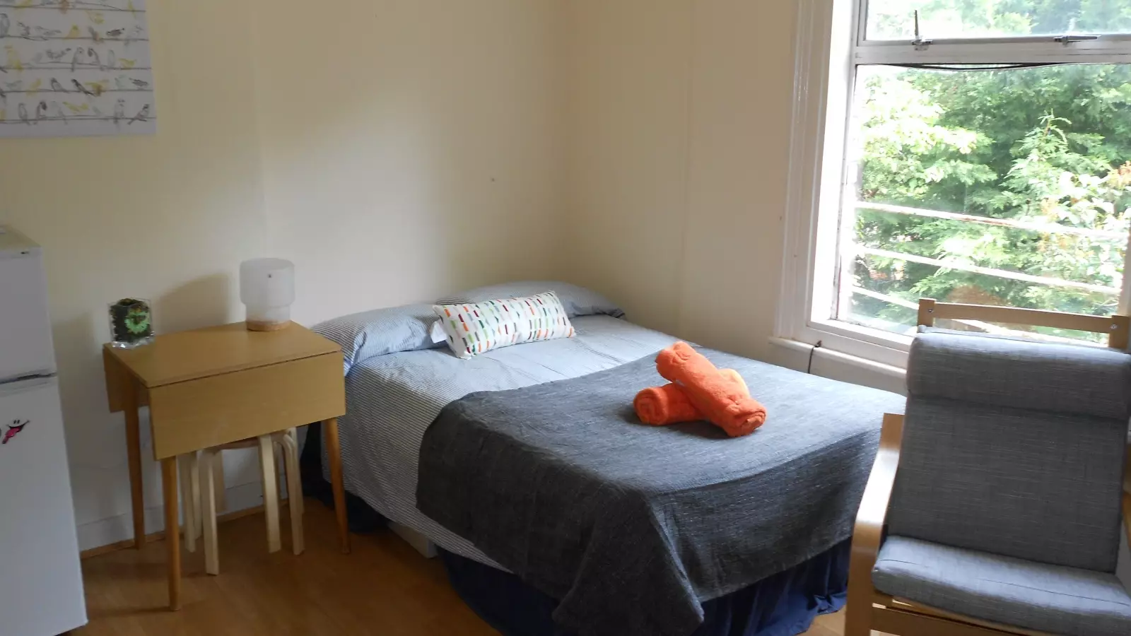 Room Cranhurst Road in Greater London