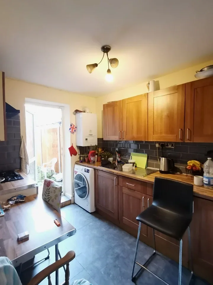 Room Station Road in Greater London