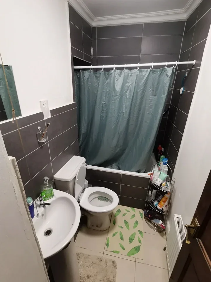 Room Station Road in Greater London