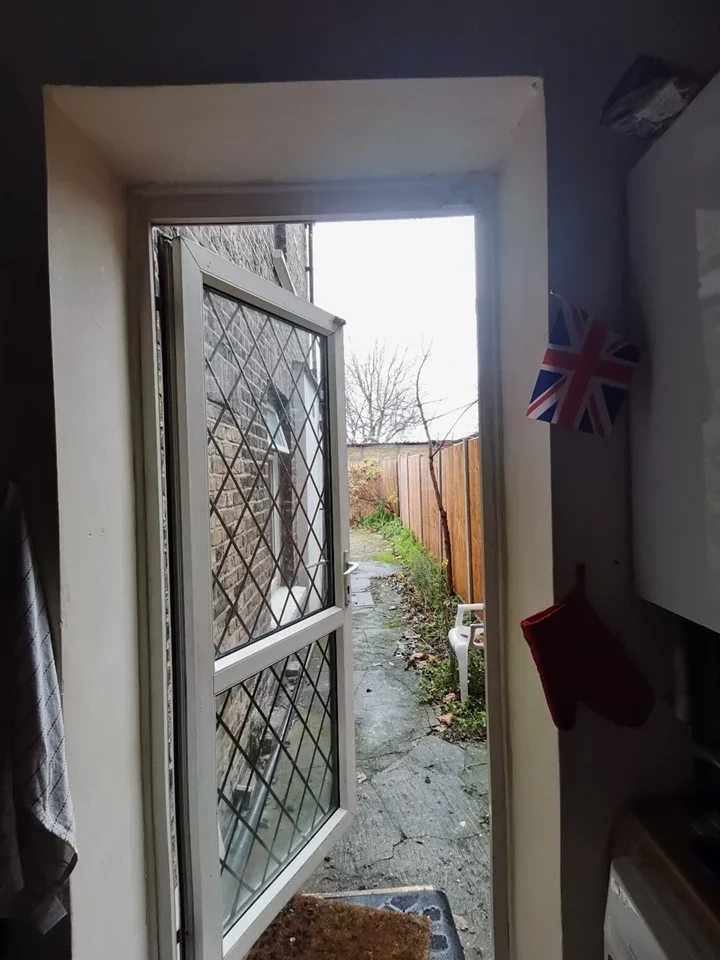 Room Station Road in Greater London