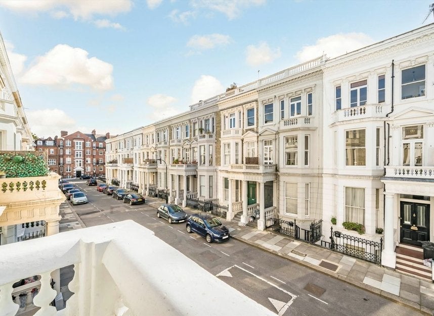 Flat Fairholme Road in Greater London