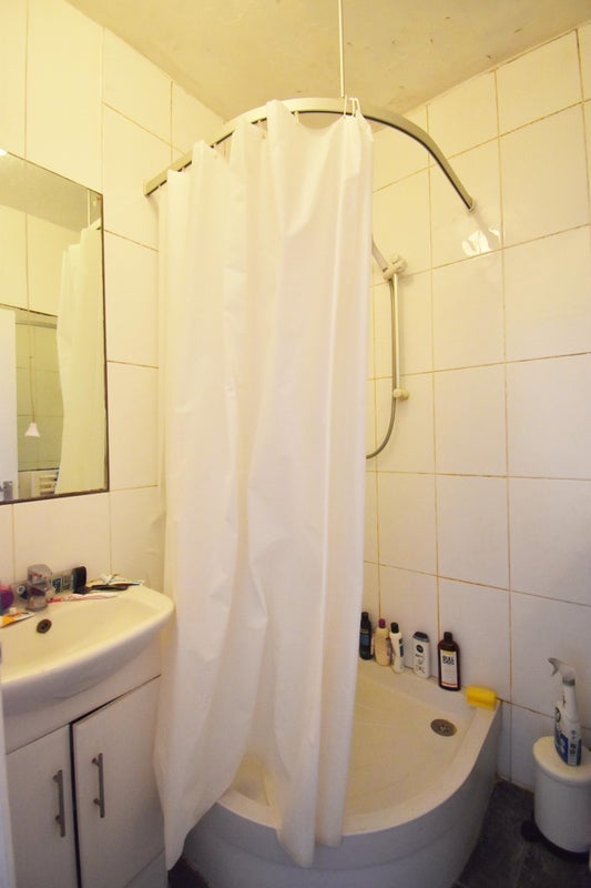 Room Forster Road in Greater London