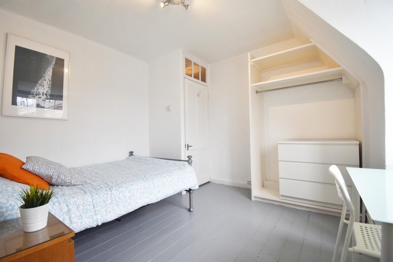 Room Forster Road in Greater London