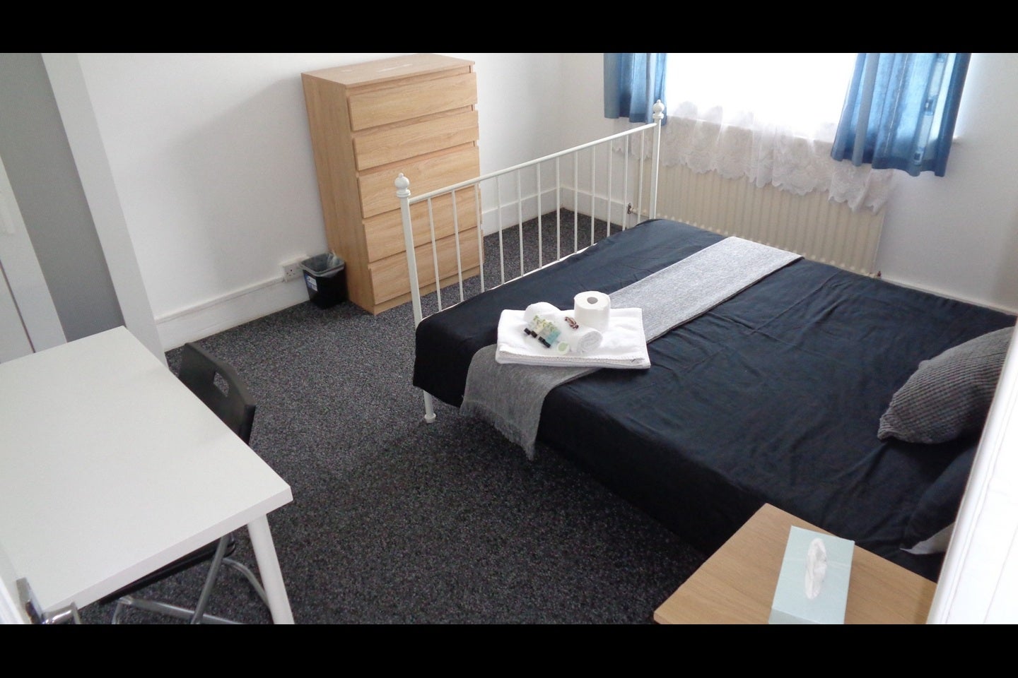 Room Marlborough Road in Greater London