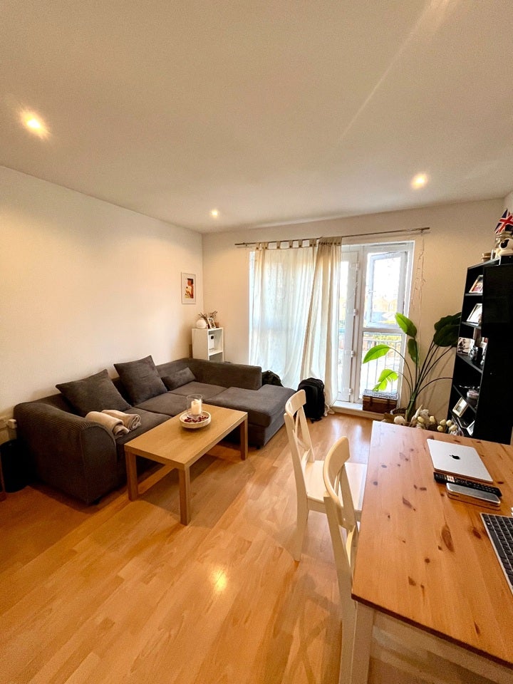Flat Tarling Street in Greater London