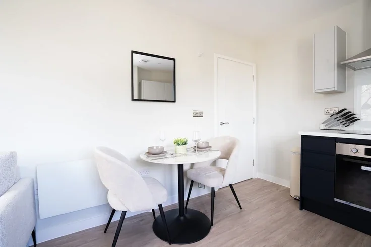 Flat Gloucester Road North in Bristol