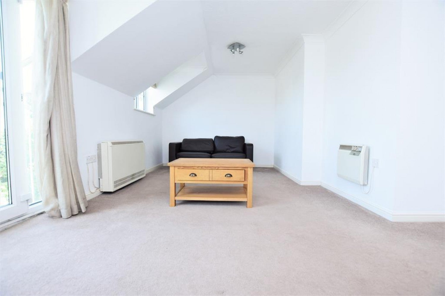 Flat Helmore Road in Greater London