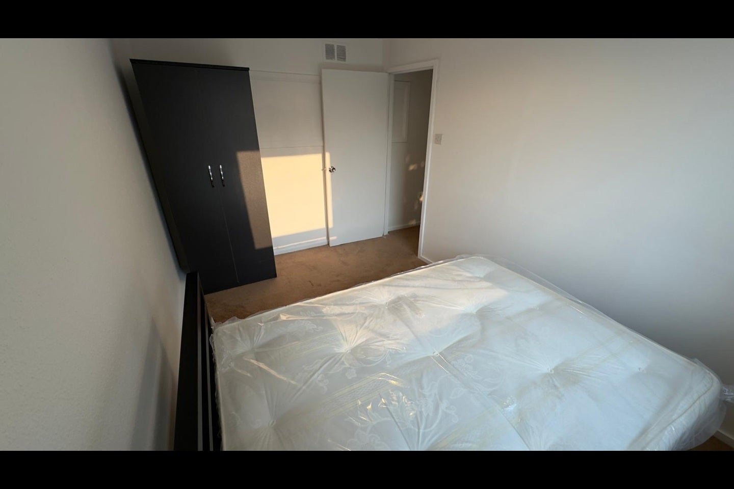 Room South Street in Greater London