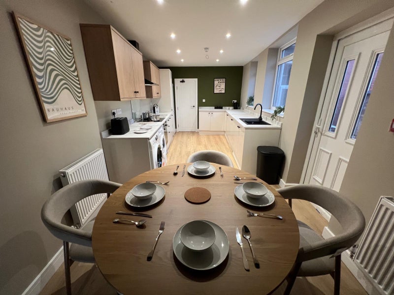 Room Green Street in Middleton