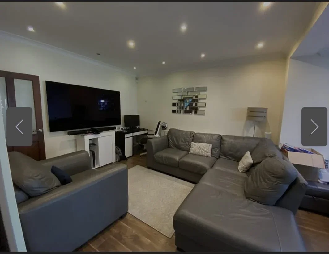 Room Dawlish Drive in Greater London