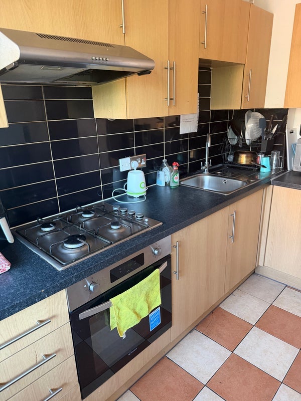 Room Condell Road in Greater London