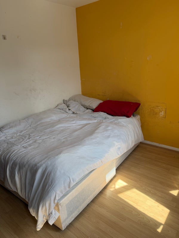 Room Condell Road in Greater London