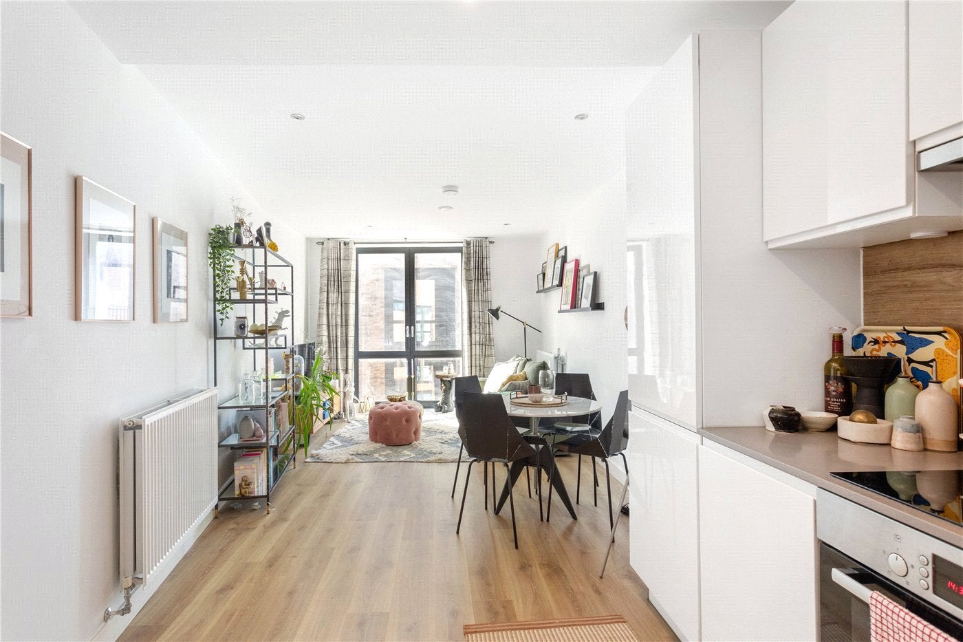 Flat Buckhurst Street in Greater London