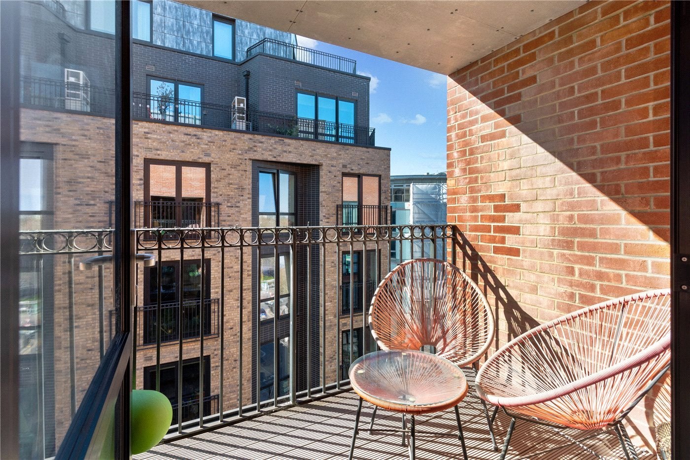 Flat Buckhurst Street in Greater London