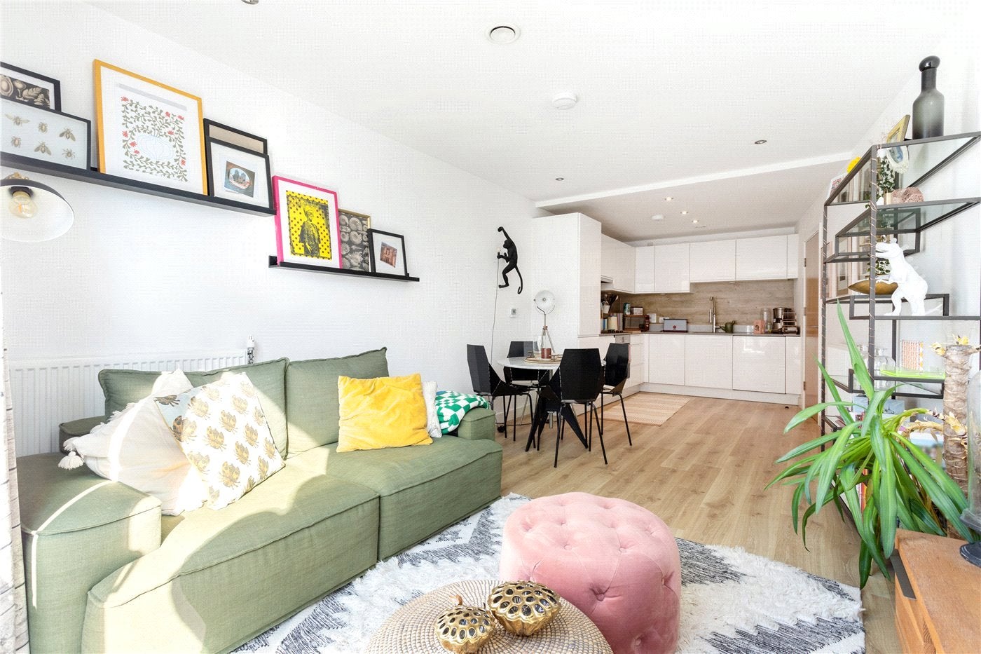 Flat Buckhurst Street in Greater London