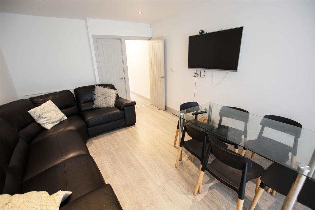 Flat Teignmouth Road in Birmingham