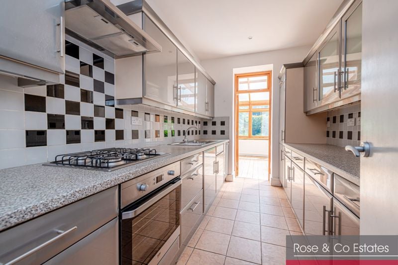 Flat Greencroft Gardens in Greater London
