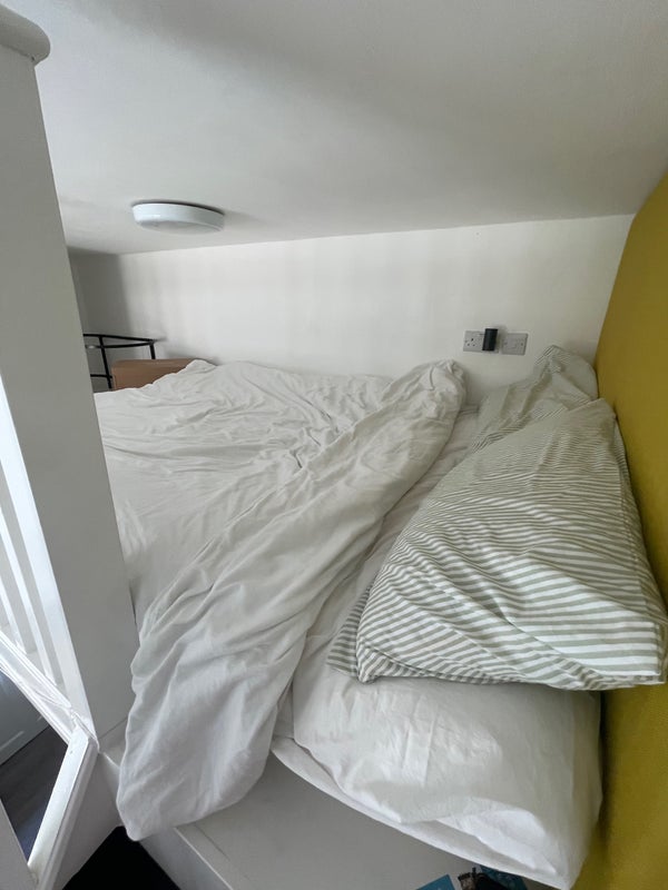 Flat Essex Road in Greater London
