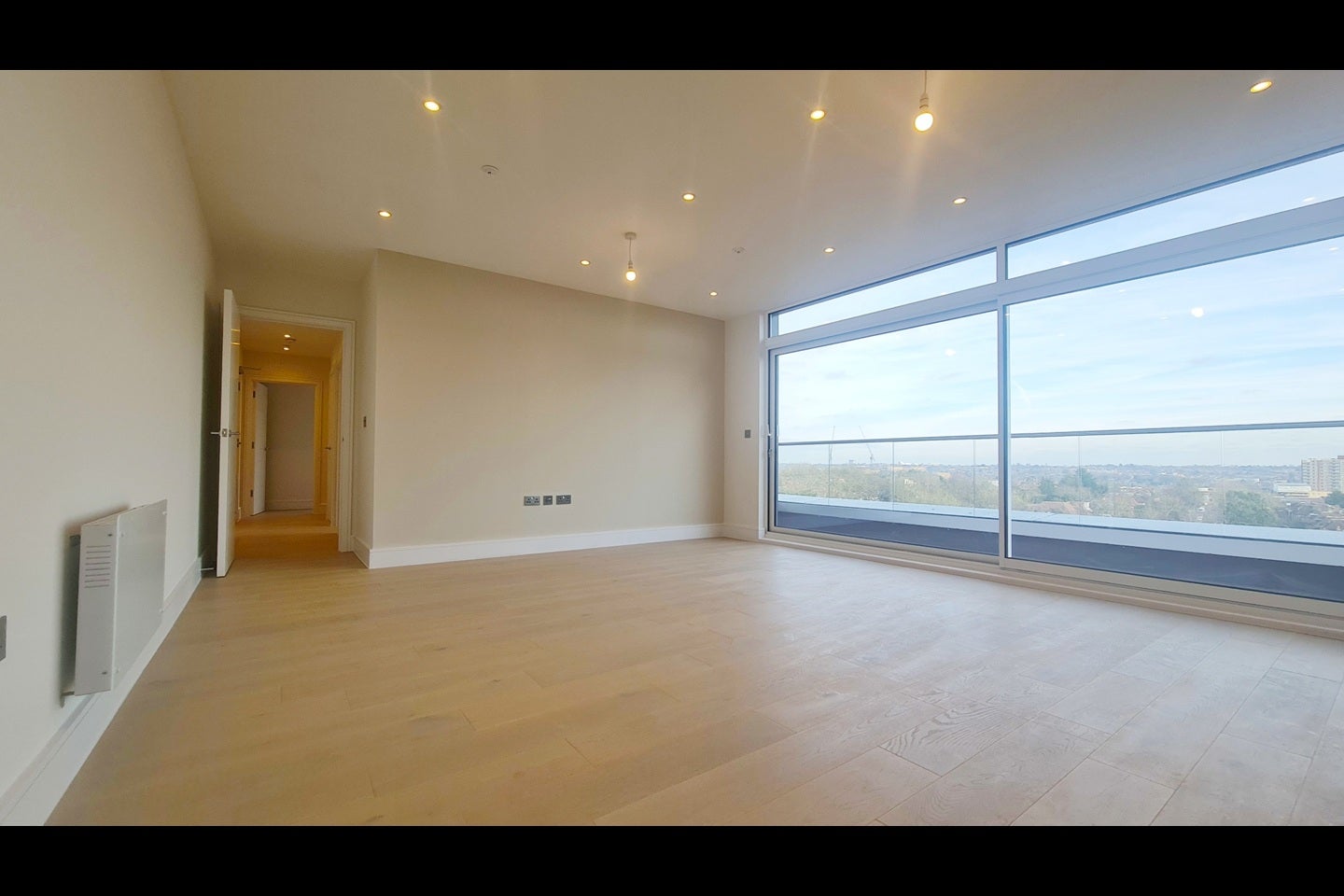 Flat Brampton Grove in Greater London