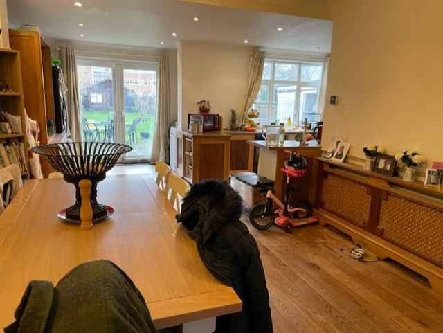 Room Hurst Road in Greater London