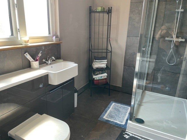 Room Hurst Road in Greater London