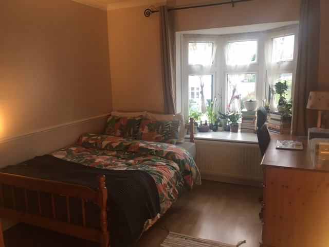 Room Hurst Road in Greater London