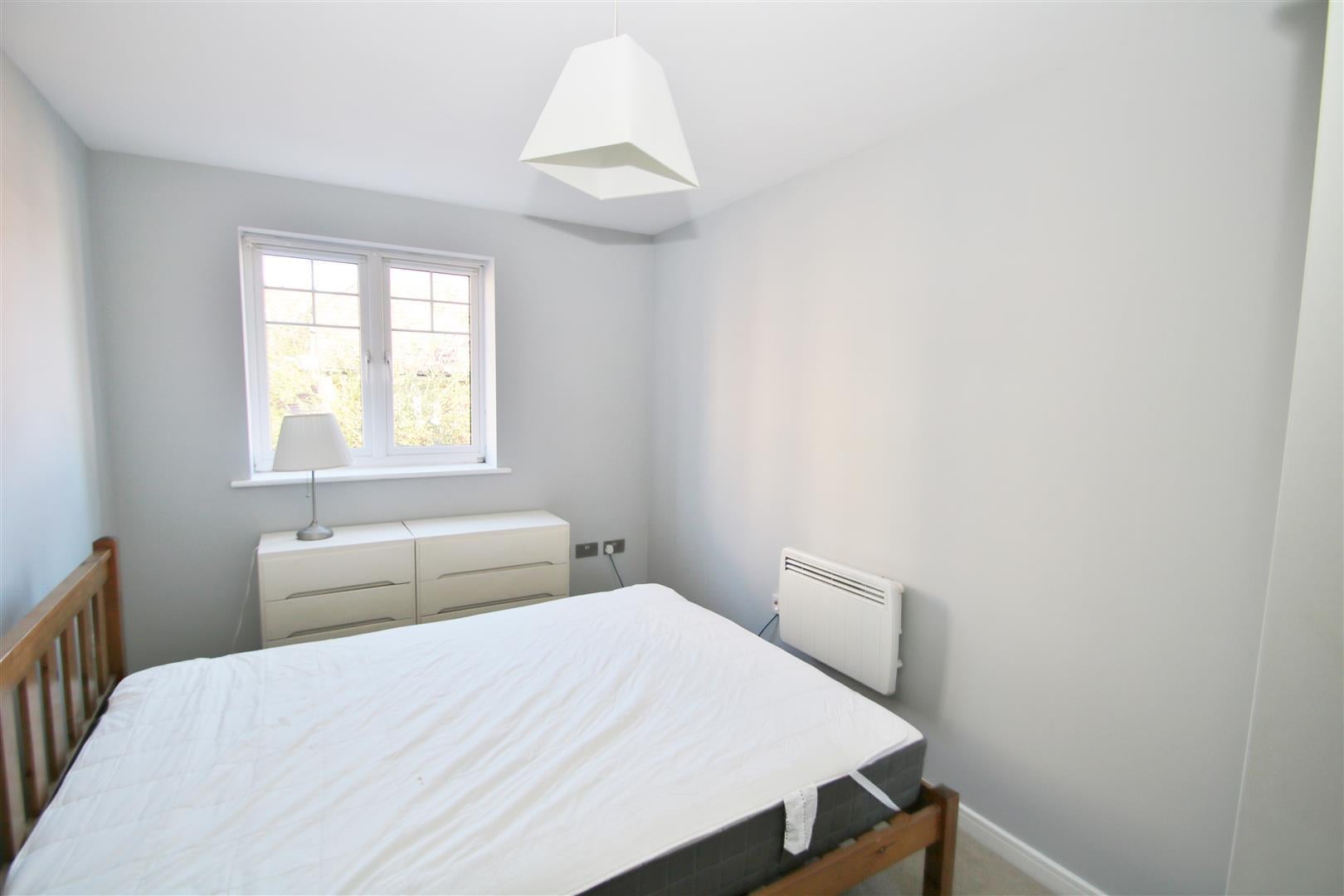 Flat Schoolgate Drive in Greater London