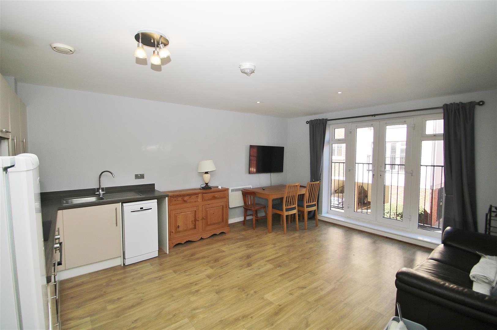 Flat Schoolgate Drive in Greater London