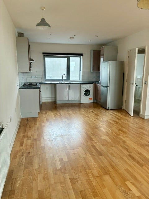 Flat Ordnance Road in Greater London