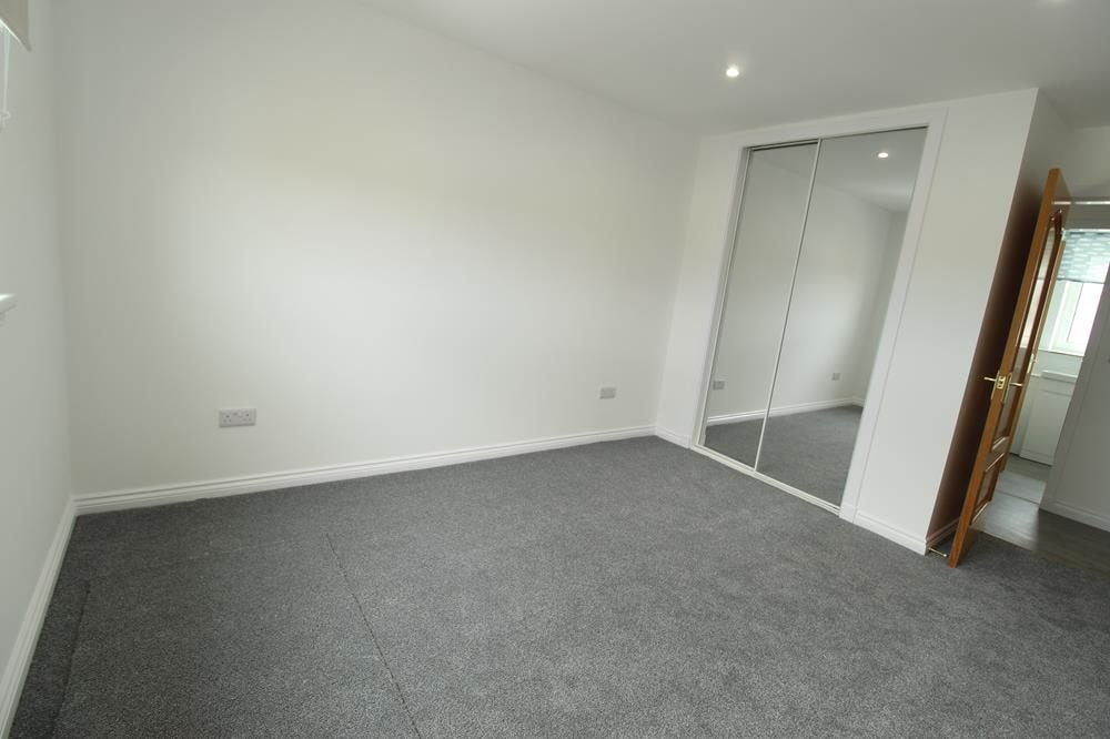 Flat Newlands Avenue in Salford