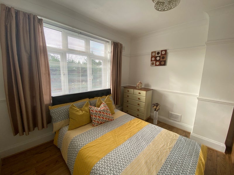 Room South Park Crescent in Greater London