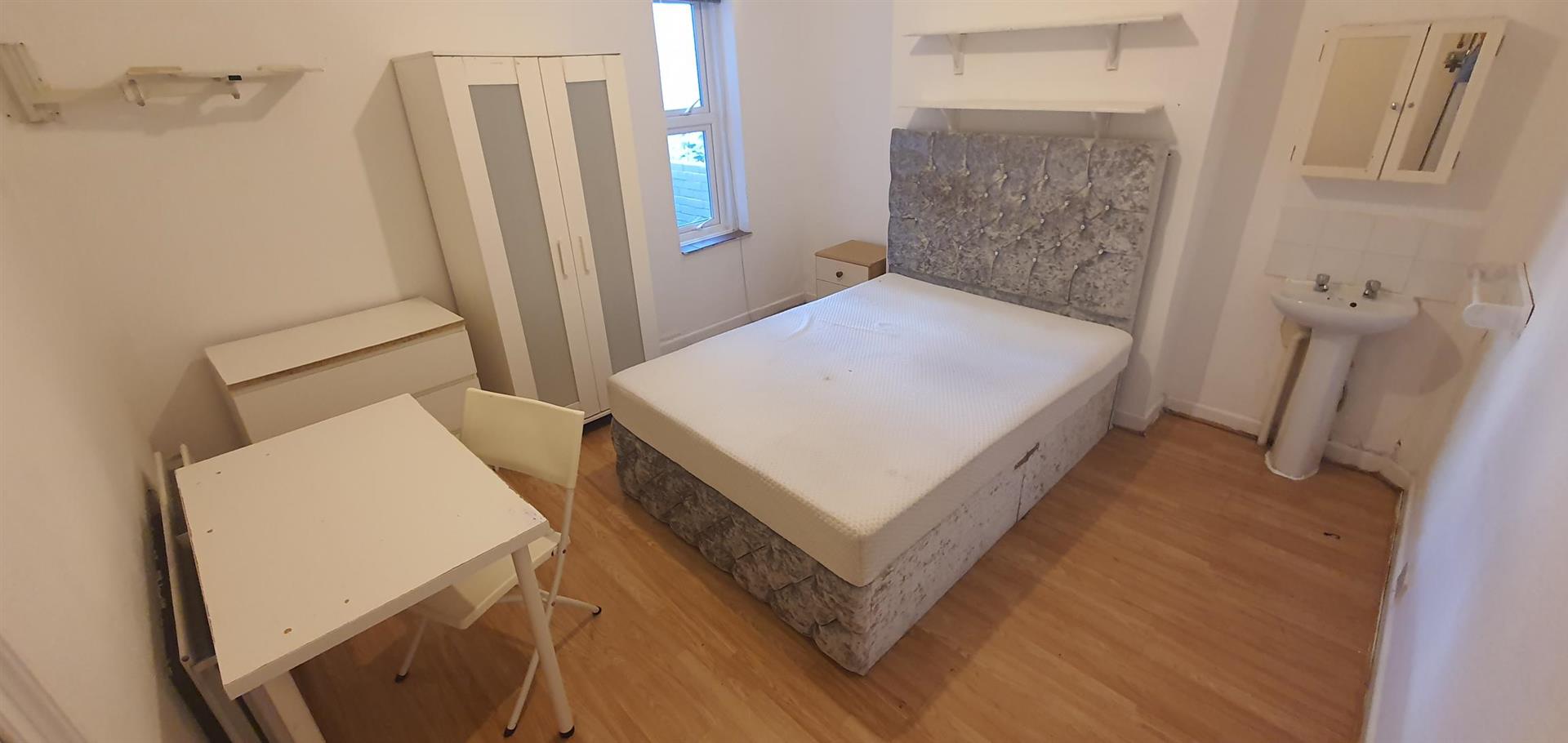 Room Westbrook Close in Bournemouth