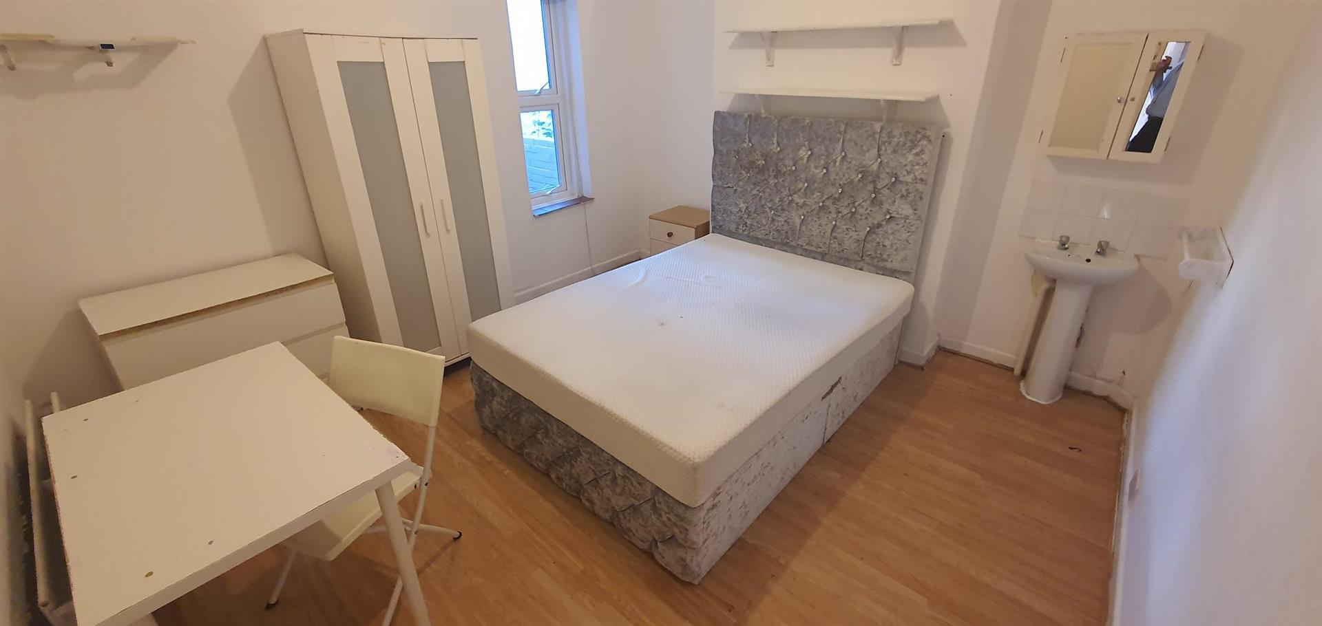 Room Westbrook Close in Bournemouth