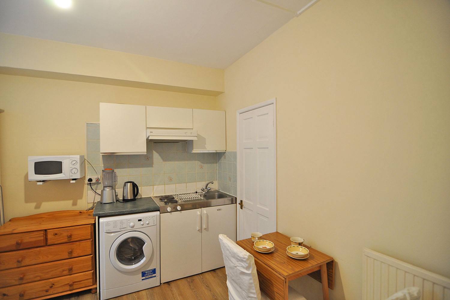 Flat Cheniston Gardens in Greater London