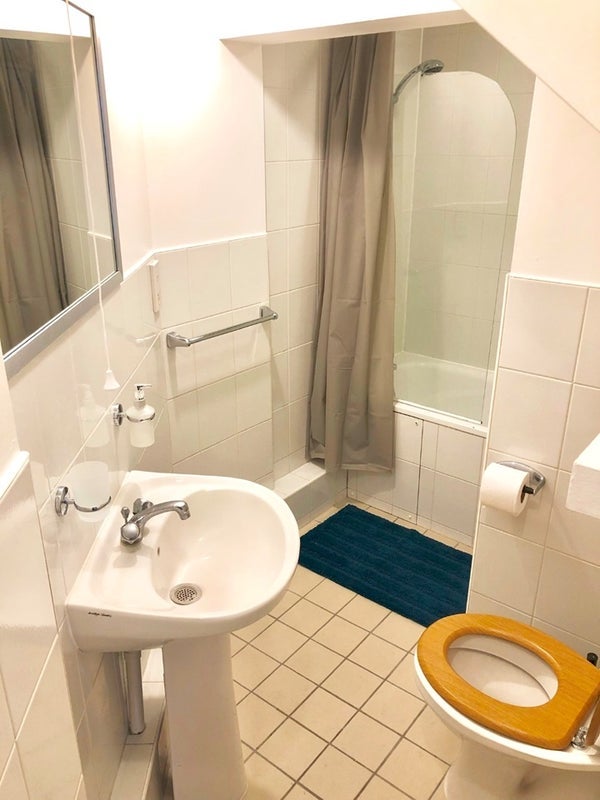 Flat Woodsford Square in Greater London