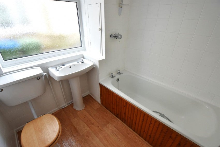 Flat Burr Close in Greater London
