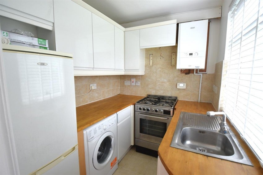 Flat Burr Close in Greater London