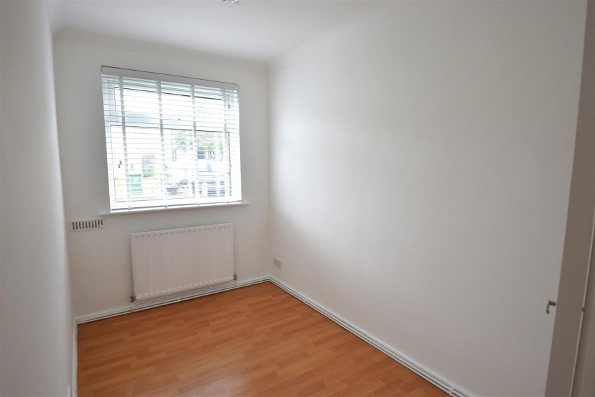 Flat Burr Close in Greater London
