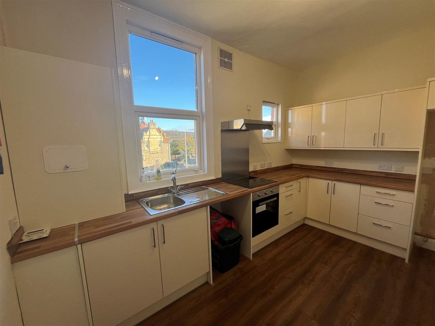 Flat Walliscote Road in Weston-super-Mare
