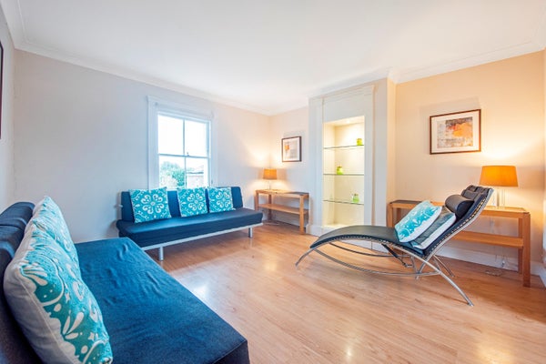 Flat French Street in Sunbury-on-Thames
