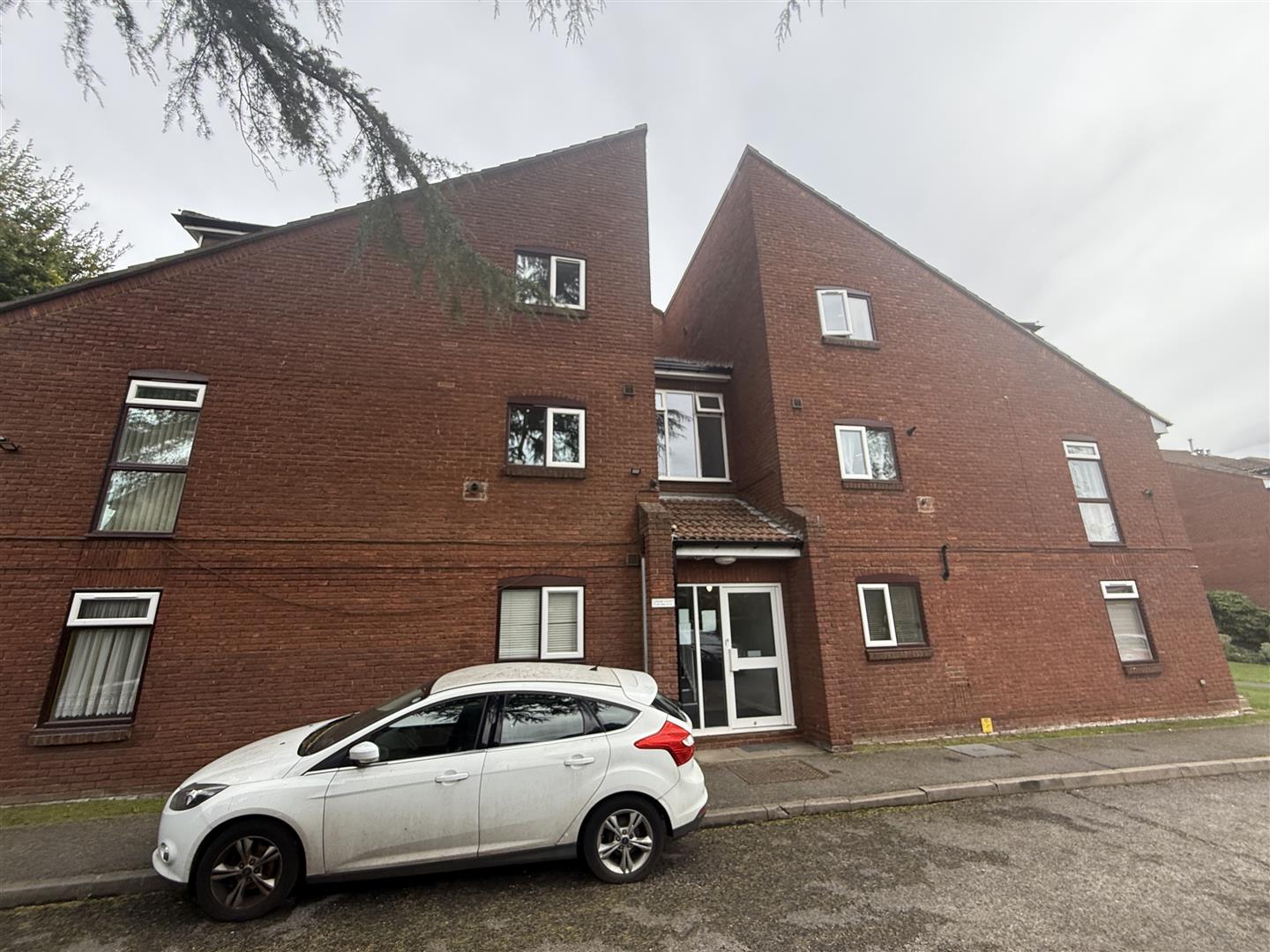 Flat Lorane Court in Watford