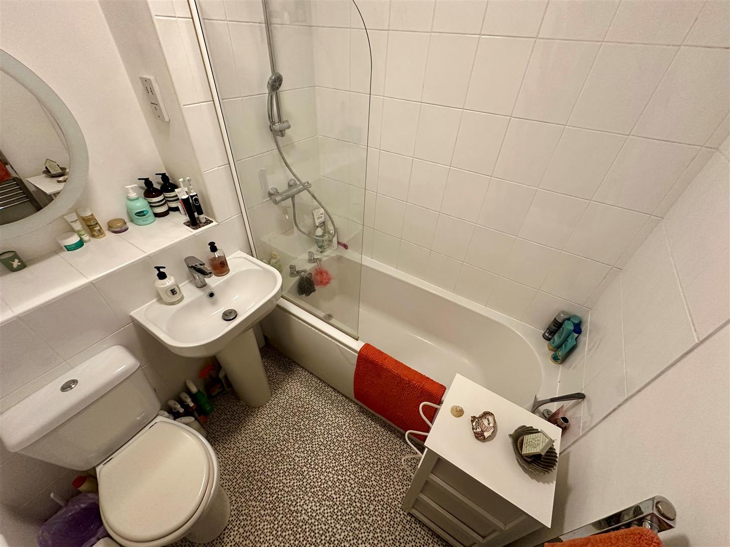 Flat Lorane Court in Watford