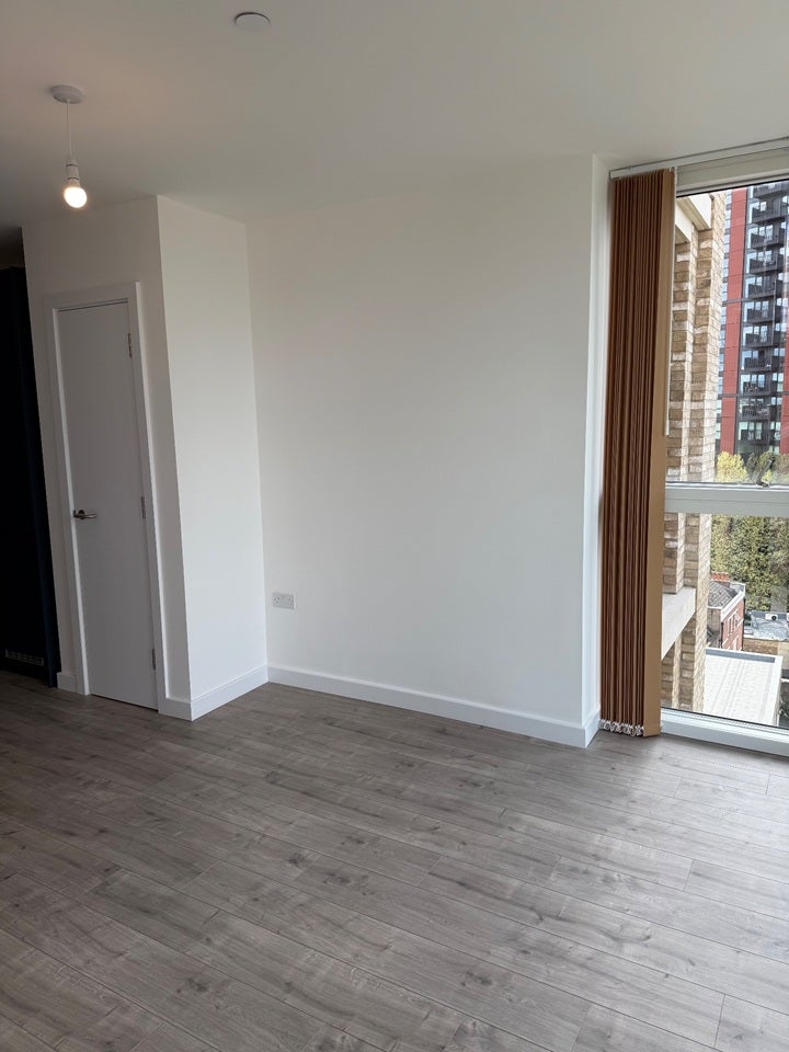 Room New Kent Road in Greater London